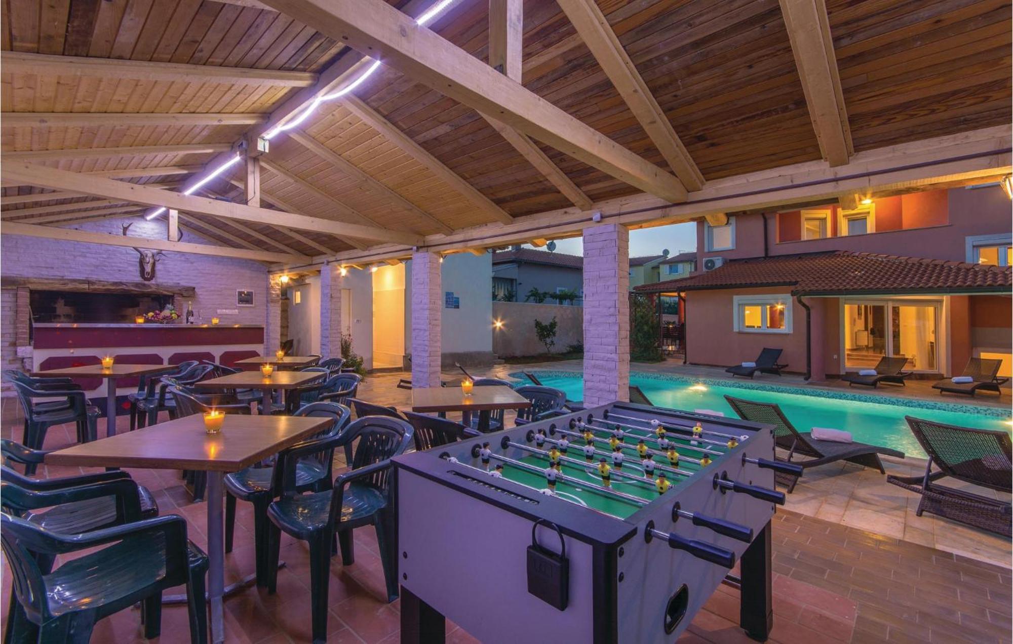 8 Bedroom Awesome Home In Pula Exterior foto