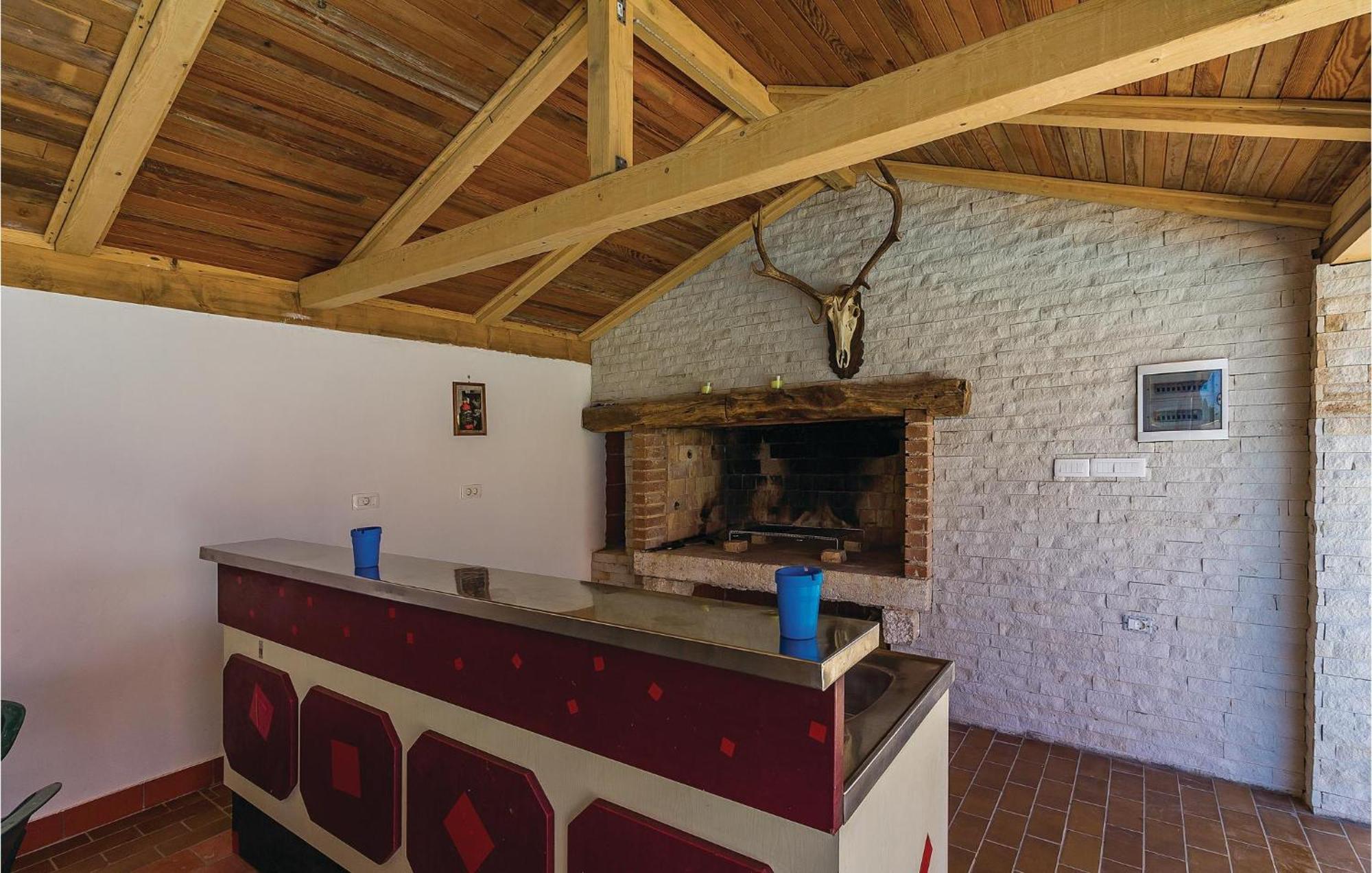 8 Bedroom Awesome Home In Pula Exterior foto