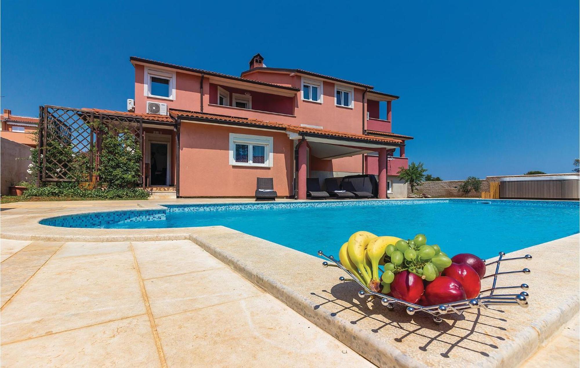 8 Bedroom Awesome Home In Pula Exterior foto
