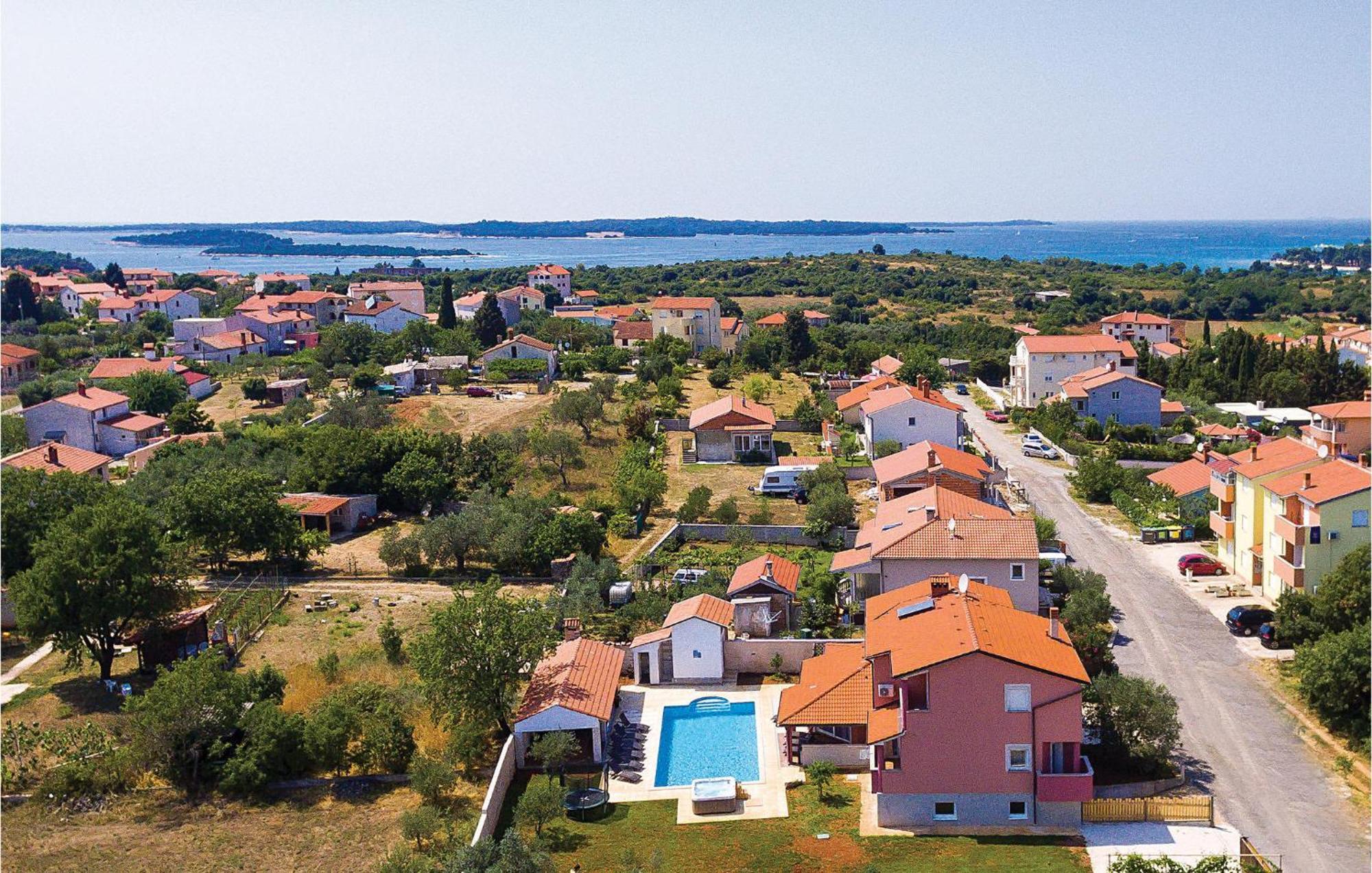 8 Bedroom Awesome Home In Pula Exterior foto