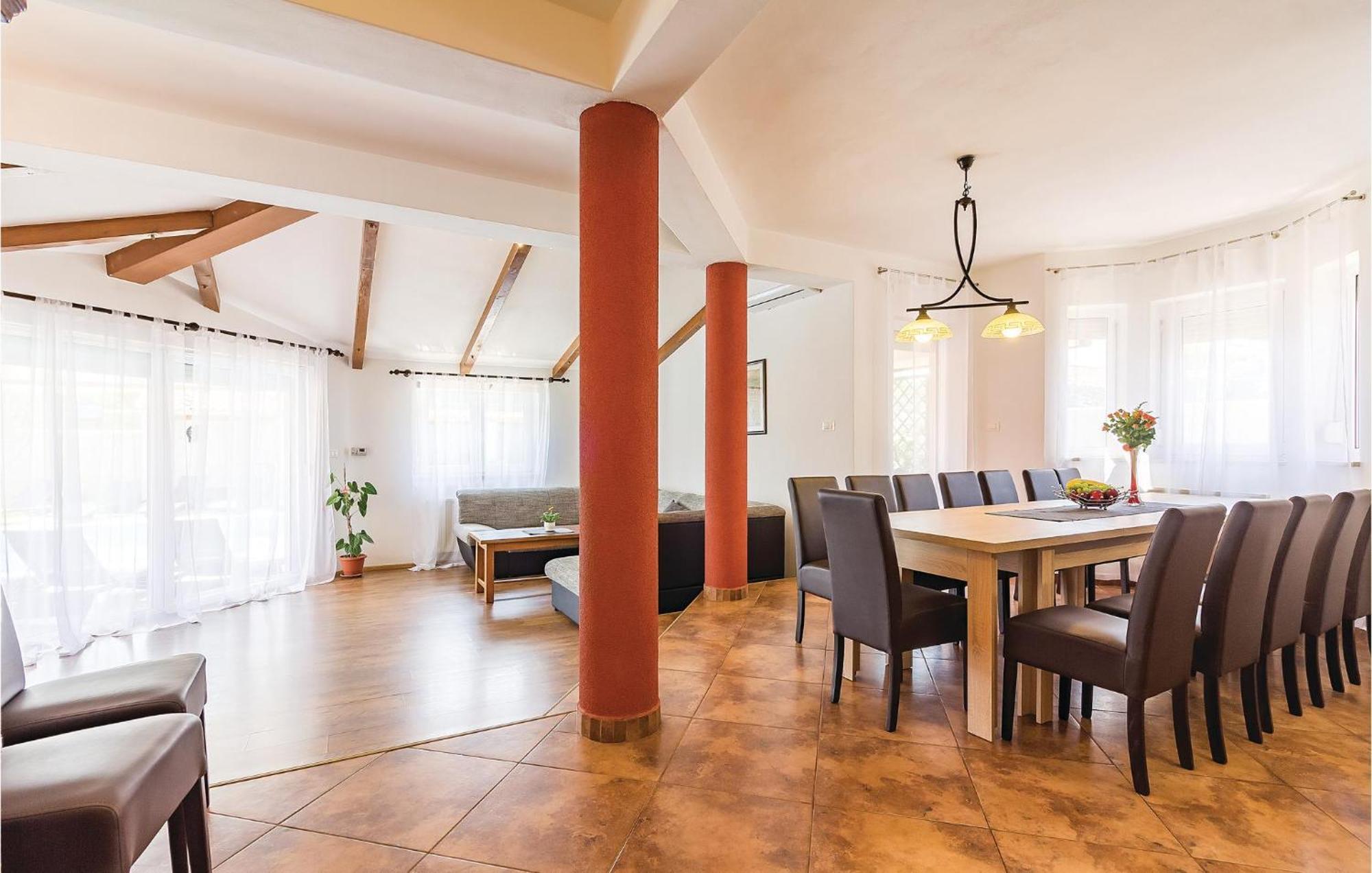 8 Bedroom Awesome Home In Pula Exterior foto