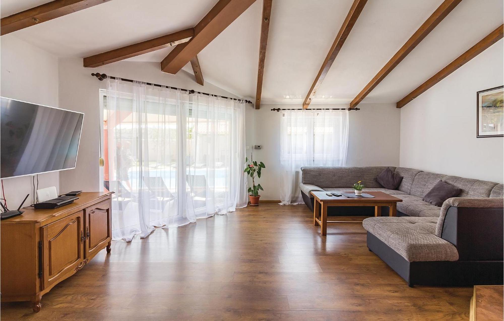 8 Bedroom Awesome Home In Pula Exterior foto